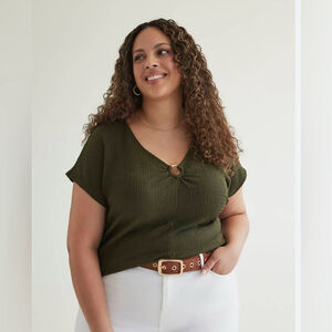 Pennington’s dark green V-neck crinkle textured top size 1X